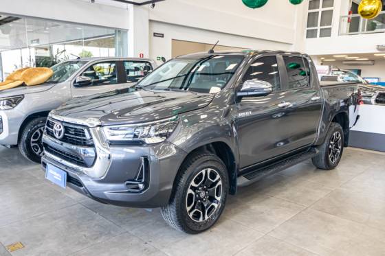 TOYOTA HILUX 2.8 D-4D TURBO DIESEL CD SRV 4X4 AUTOMÁTICO TOYOTA HILUX 2.8 D-4D TURBO DIESEL CD SRV 4X4 AUTOMÁTICO